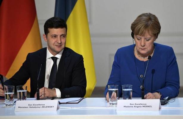 Меркель перевела Украину на ручное управление