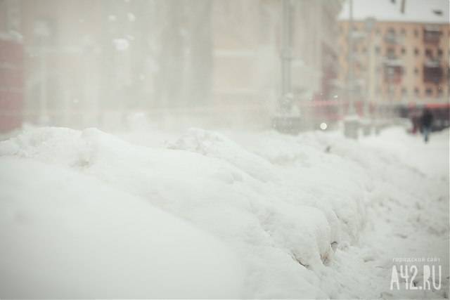 Илья Середюк рассказал о борьбе с последствиями снегопада в Кемерове
