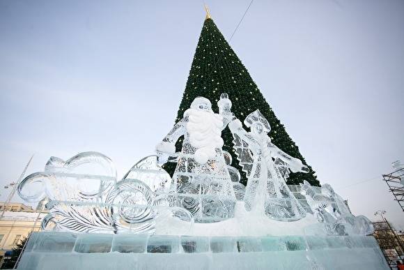 В Челябинске из-за теплой погоды закрыли ледяной городок на площади Революции