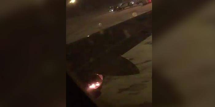 Перед вылетом из аэропорта Новосибирска у самолета загорелся двигатель