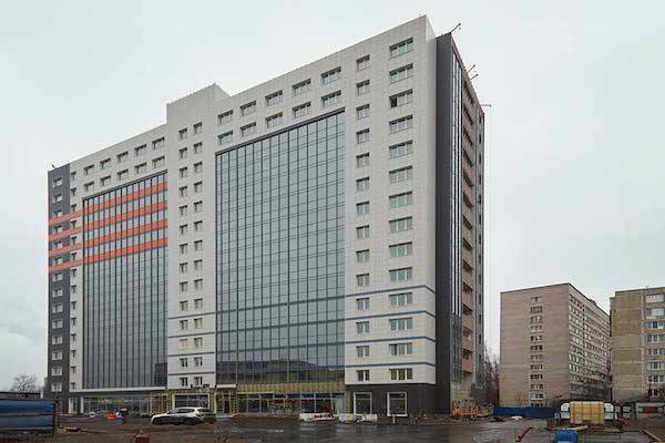 Петербургский суд решил оставить апарт-отель Wings у дольщиков и «Монолита»