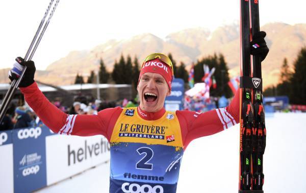 Лыжник Александр Большунов победил в гонке на 15 км на этапе Кубка мира в Чехии