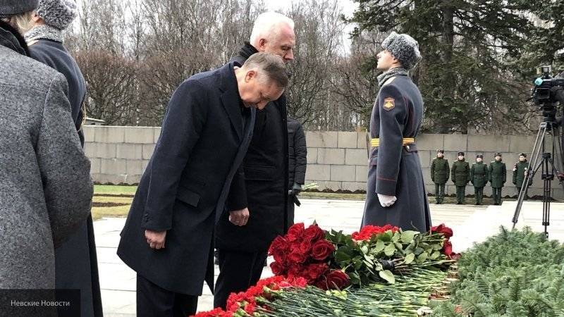 Беглов почтил память погибших при блокаде Ленинграда