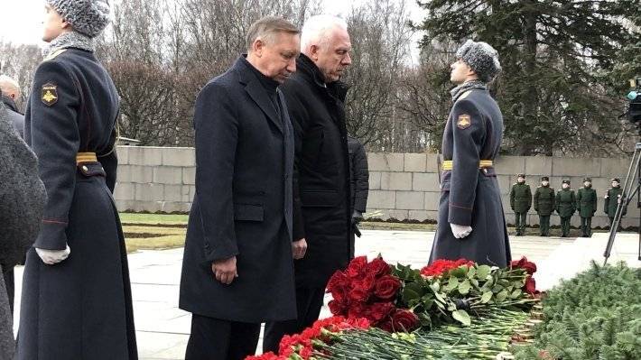 Беглов почтил память погибших во время блокады Ленинграда