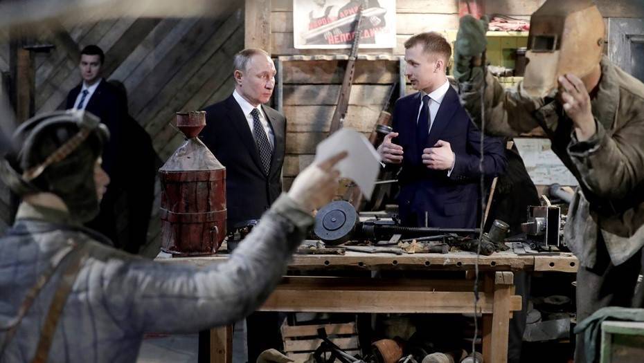 Путин вручил четырем ветеранам юбилейные медали к 75-летию Победы