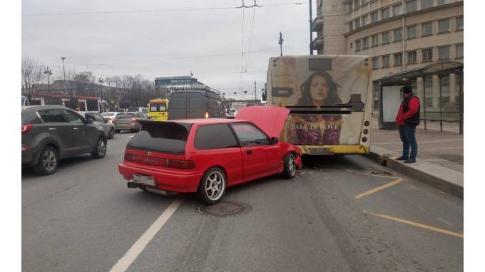 В ДТП на Московском проспекте пострадал человек