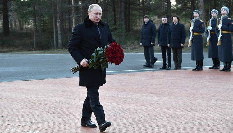 Путин возложил цветы к «Рубежному камню» на Невском пятачке