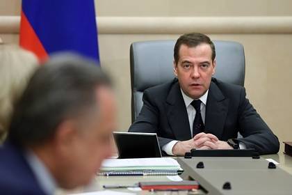 Медведев назвал отставку правительства обычным событием