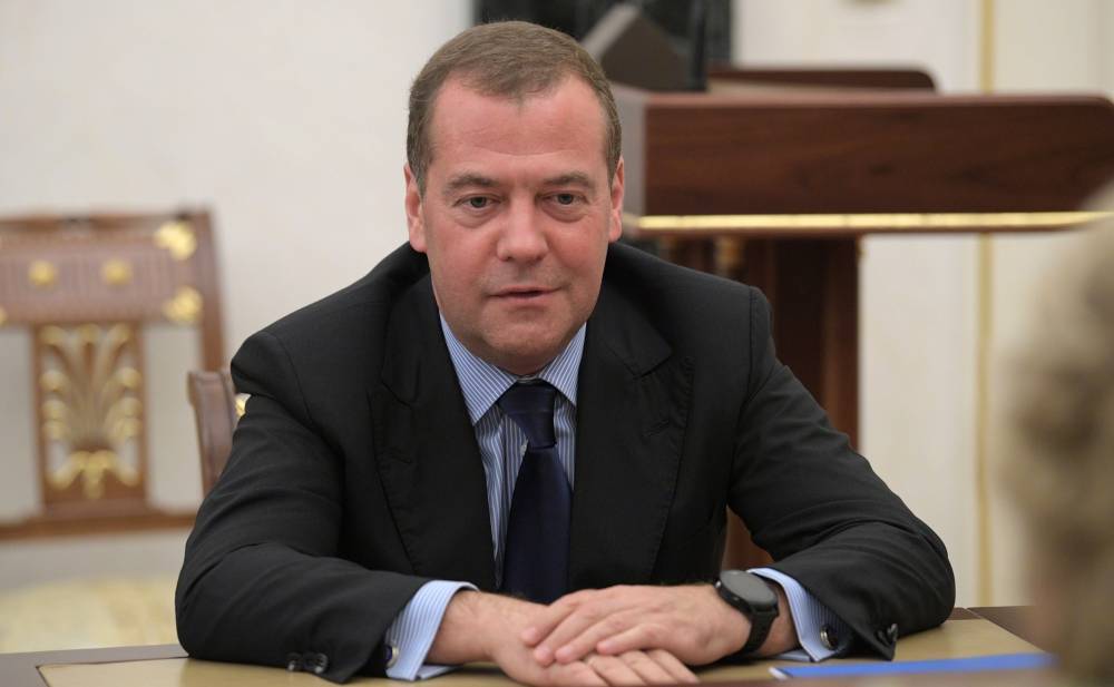 Медведев не увидел в отставке правительства ничего необычного
