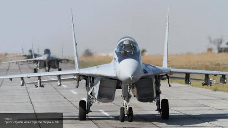 Боевые истребители ВВС Египта МиГ-29 вышли на "слоновью прогулку"