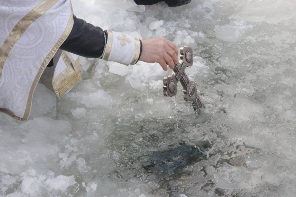 Более трех тысяч москвичей окунулись в крещенские купели