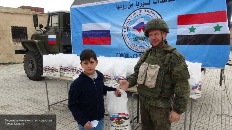 Российские военные раздали продовольствие и организовали концерт в Латакии