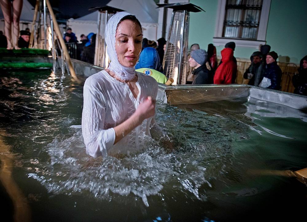 Православные христиане отмечают праздник Крещения Господня