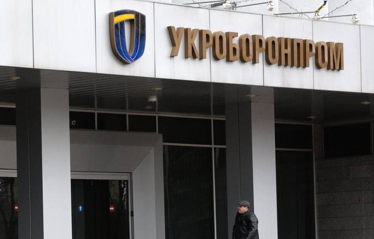 Директора авиазавода на Украине уволили за фото в форме российского лётчика