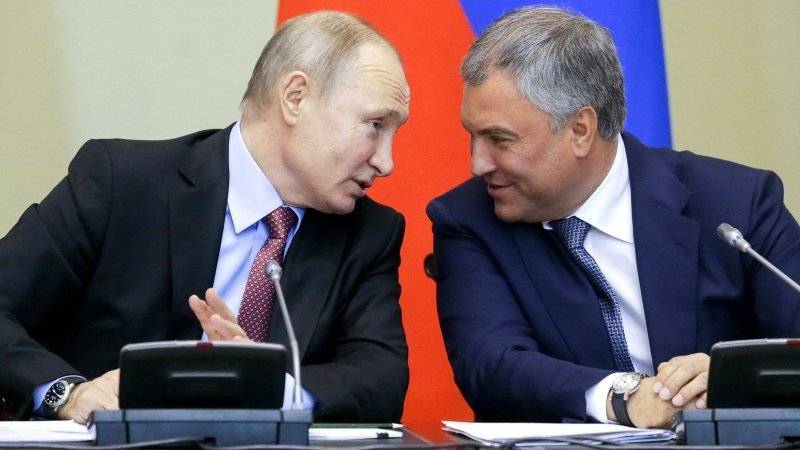 Володин заявил, что мир стал считаться с Россией благодаря Путину