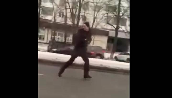 Полицейские задержали мужчину, разгуливавшего по Челябинску с автоматом