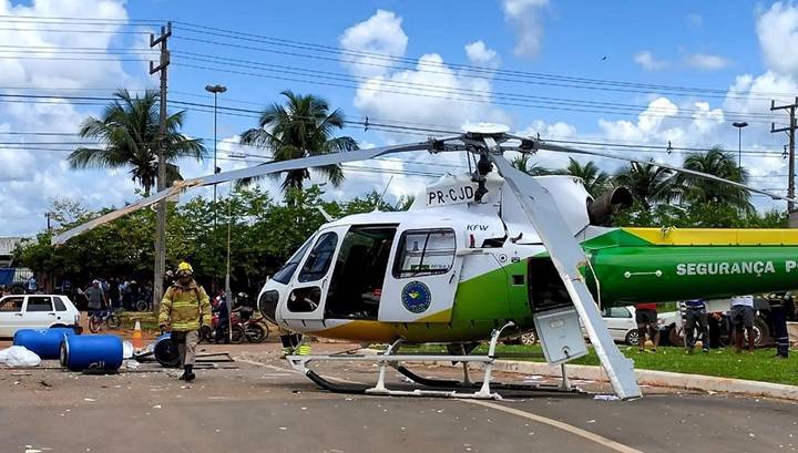 Вертолет "зарубил" винтом грузовик на дороге в Бразилии. Видео
