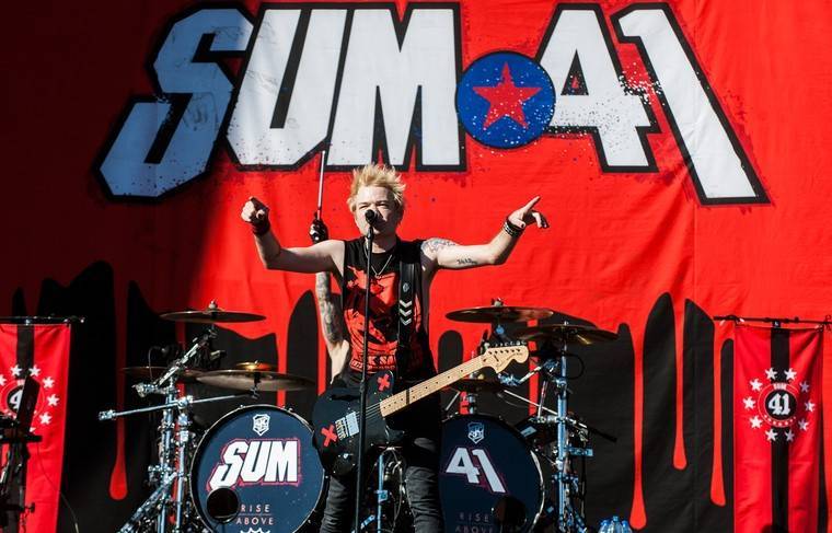 Группа Sum 41 отменила концерт, испугавшись взрыва петарды
