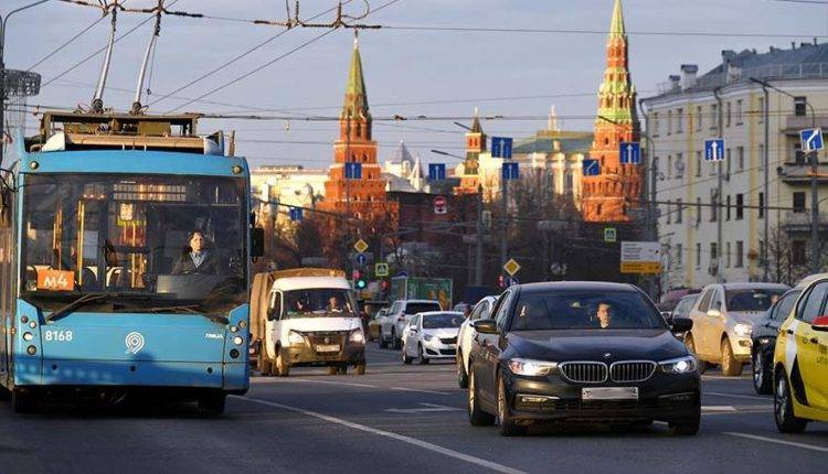 Синоптики прогнозируют аномально теплую погоду в Москве и Петербурге