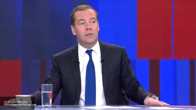 Медведев перечислил причины отставки правительства России