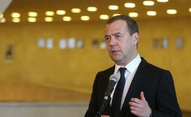 Медведев объяснил решение об отставке правительства