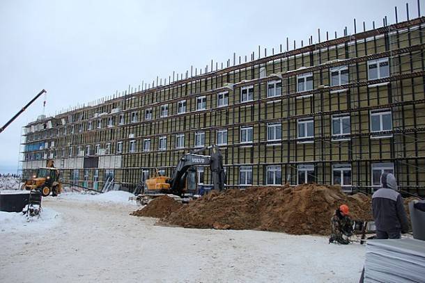 В Краснозатонском завершили возводить основные конструкции новой школы