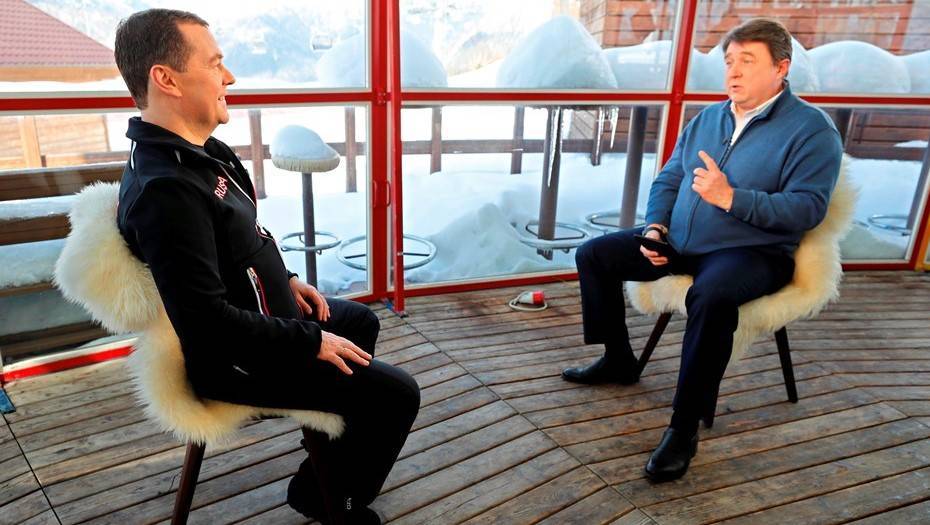 "Я в целом доволен": Медведев оценил работу правительства