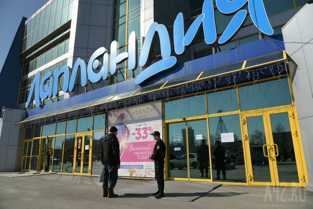 В Сети появилось видео потопа в крупном торговом центре в Кемерове