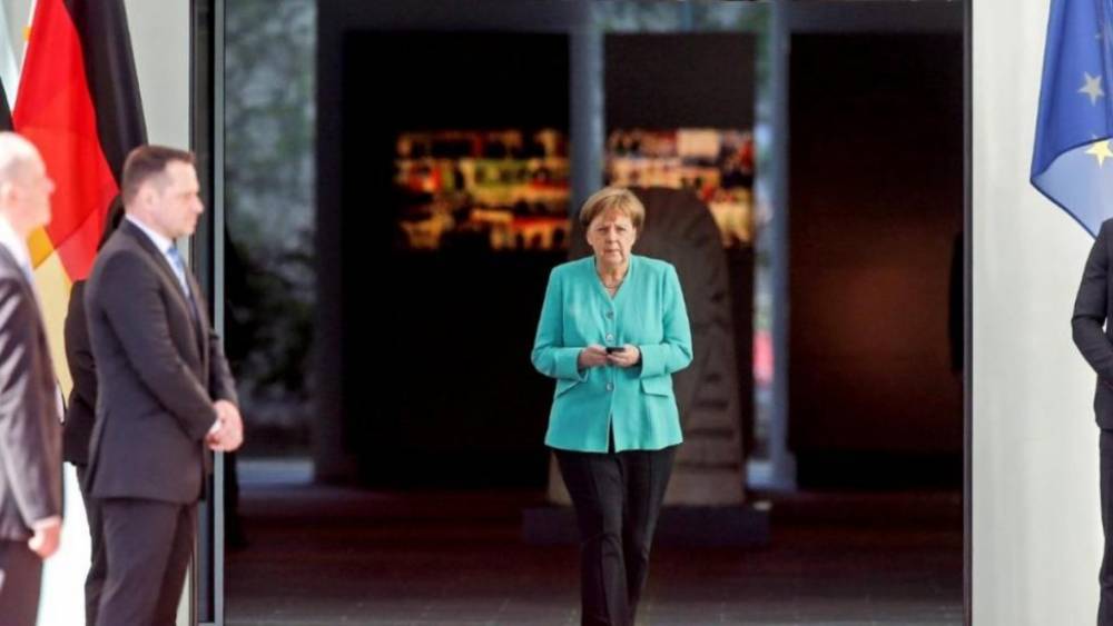 Пока Меркель борется с антисемитизмом, сотрудники бундестага оскорбляют коллегу-иудея