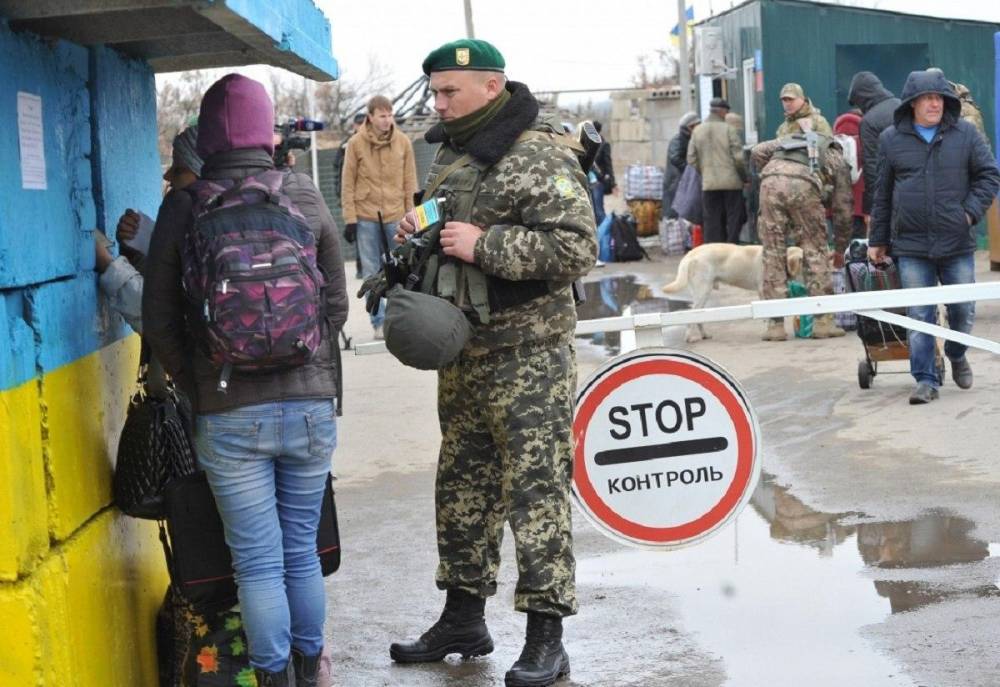 СБУ задерживает мужчин призывного возраста на КПП в Донбассе