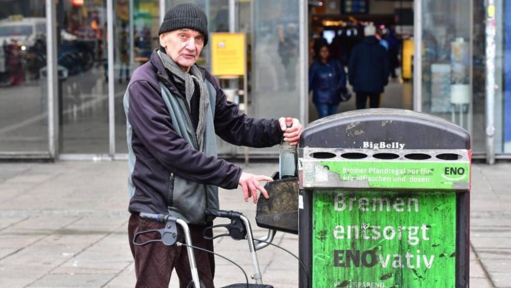 Бедность в Германии: что нужно делать, чтобы в старости не пришлось собирать бутылки