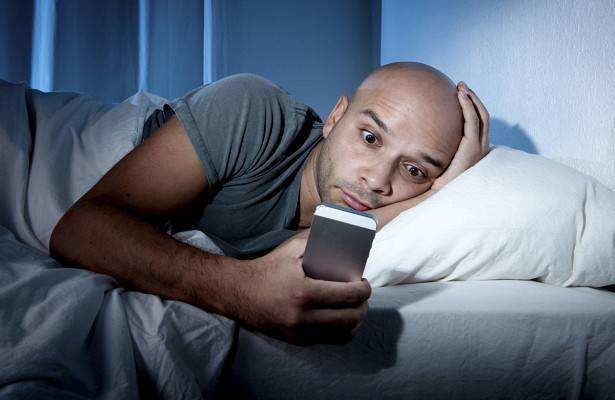 Ученые выявили негативное влияние смартфонов на качество сна