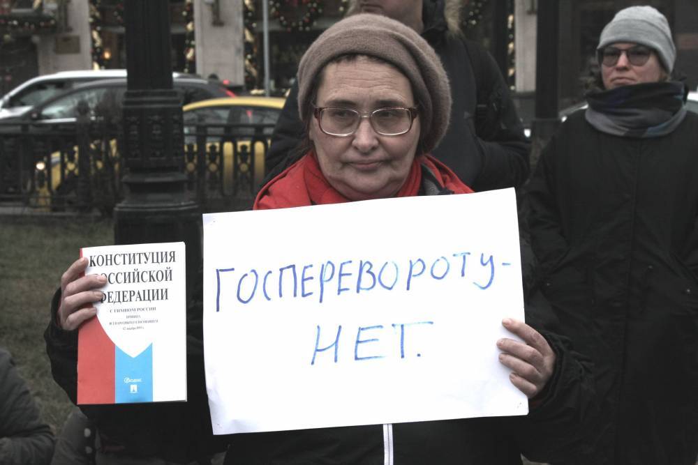 Москва: Унылый протест против новой Конституции Путина