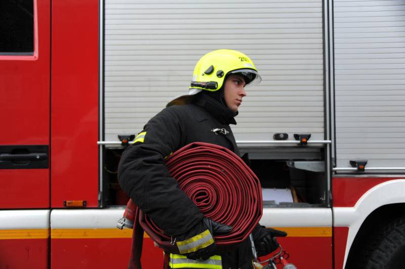Пожарные потушили горевший дом в Новой Москве