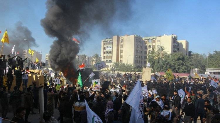 Помпео резко осудил нападение протестующих на посольство США в Ираке