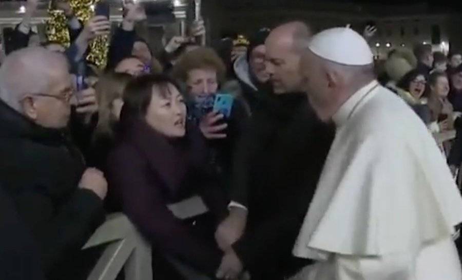Папа Римский ударил женщину на праздновании Нового года