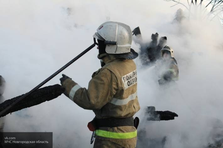 Восемь человек были спасены пожарными службами из горящего дома в Астрахани