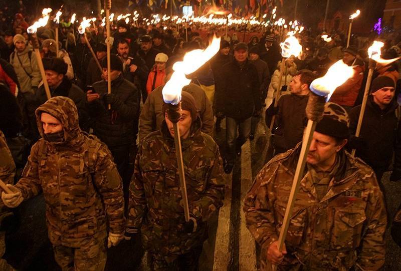 Националисты устроили в Киеве факельное шествие в честь Бандеры