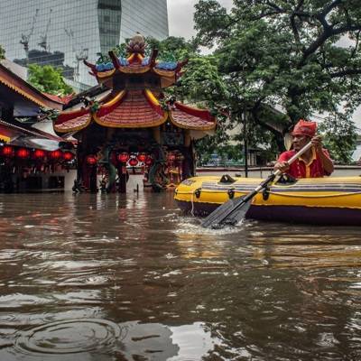 До 21 возросло число погибших при наводнении в столице Индонезии Джакарте