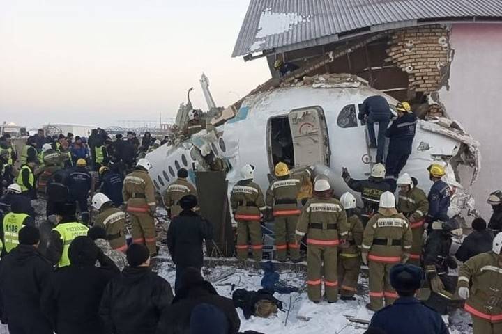 Пассажира упавшего под Алма-Атой самолета наградили медалью