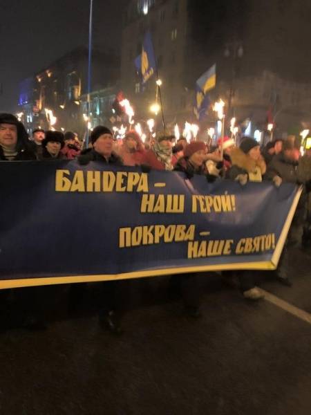 В Киеве прошел марш бандеровцев, которых Зеленский на Украине не увидел