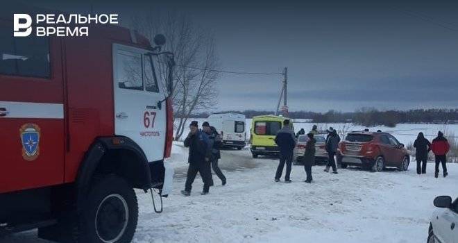 В Татарстане под лед ушел автомобиль с людьми: погиб один человек