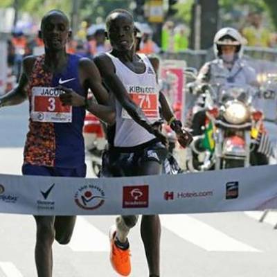 Легкоатлет из Уганды начал праздновать победу у финиша во время забега и проиграл