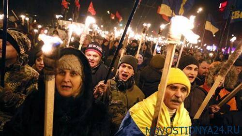 Глава Крыма назвал оскорблением памяти жертв нацизма факельный марш бандеровцев в Киеве