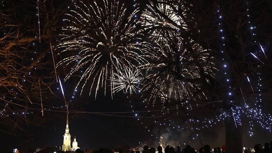 Новый год в центре Петербурга встретили рекордные 2 млн человек