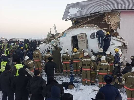 Пассажира упавшего под Алма-Атой самолета наградили медалью