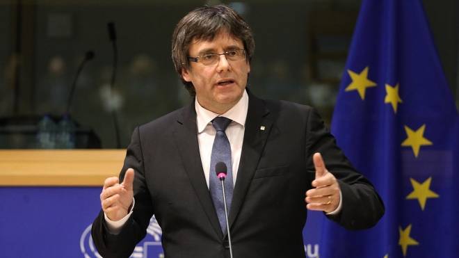 Бельгийский суд приостановил дело об экстрадиции экс-главы Каталонии Пучдемона