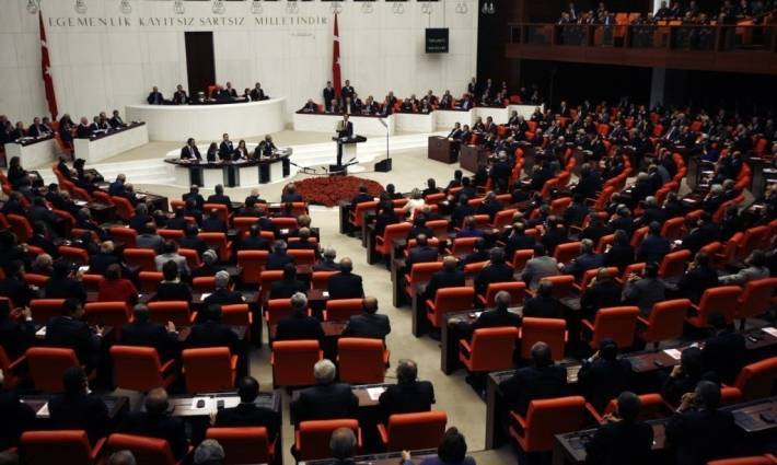 Турецкий парламентарий не будет голосовать за отправку военных в Ливию