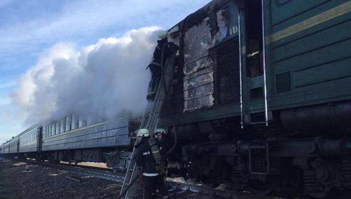 Под Херсоном из-за короткого замыкания сгорел локомотив пассажирского поезда