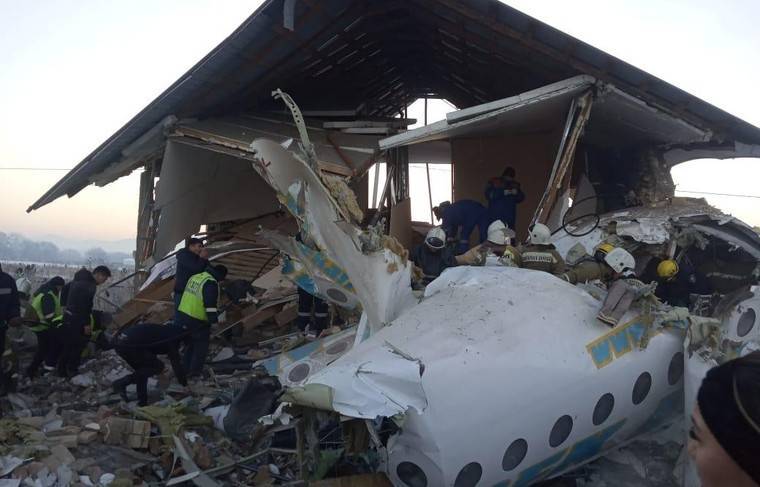 Видео падения самолёта в Казахстане попало в Сеть